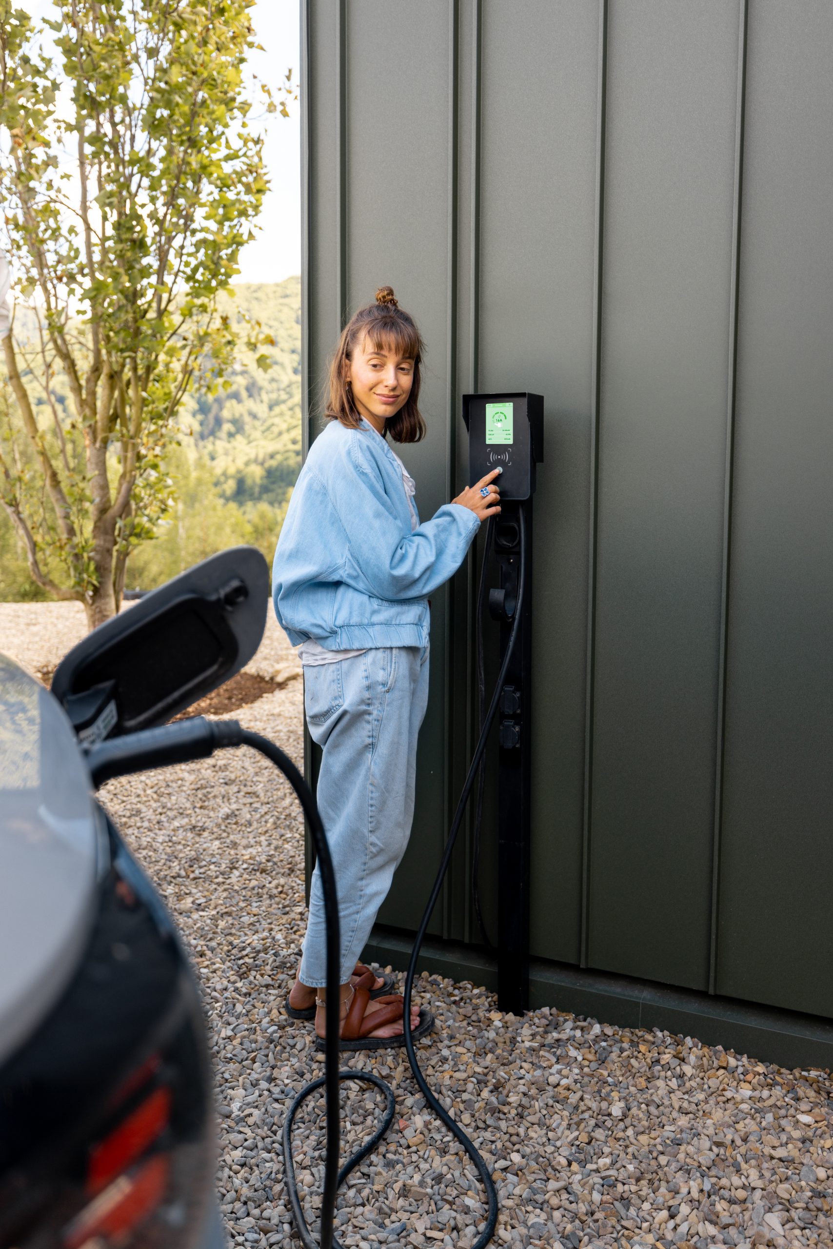 Electric vehicle charging station